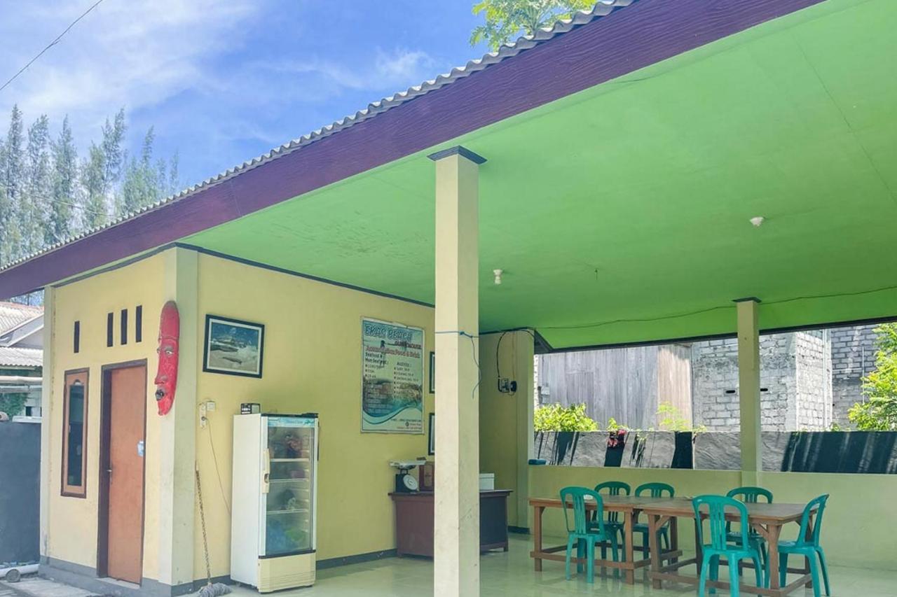 Ekas Beach Guesthouse Mitra Reddoorz Exterior photo